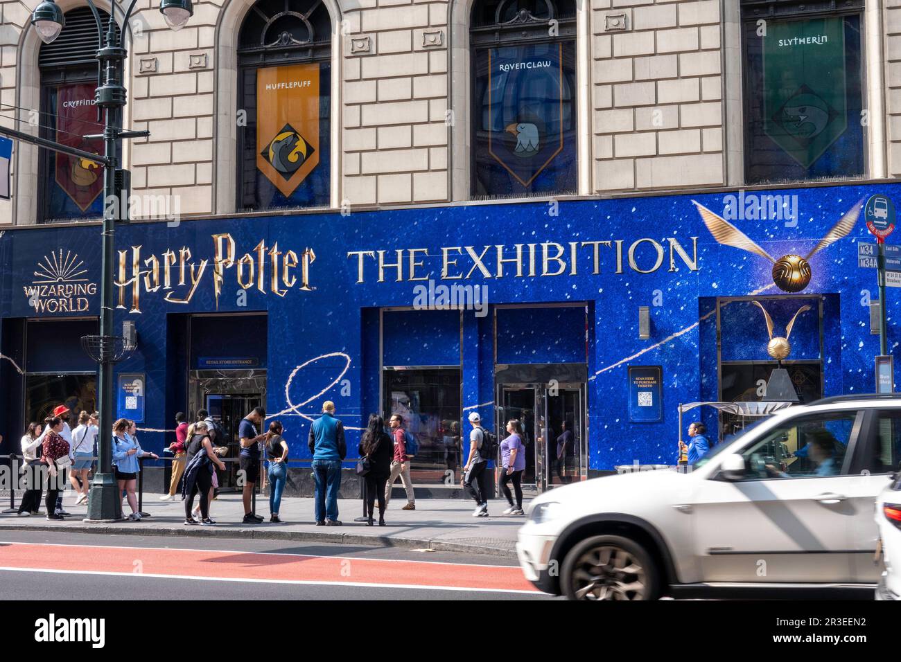 Die Harry Potter Ausstellung wurde im Mai 2023 auf der W. 34. St. in Midtown Manhattan, New York City, USA, für die Öffentlichkeit eröffnet Stockfoto