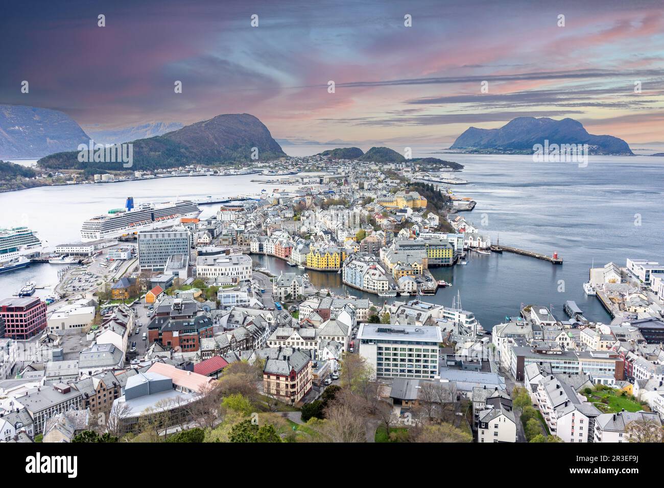 Blick auf das Stadtzentrum von Aksla Aussichtspunkt, Ålesund, Møre Og Romsdal, Norwegen Stockfoto