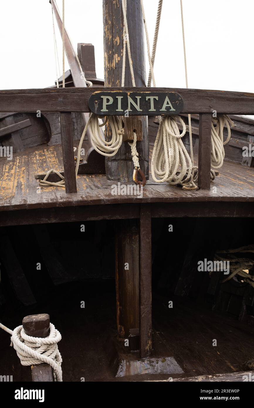 Nachbildung der Schiffe, die Amerika entdeckten, die Karavele La Pinta und La Niña und das Nao La Santa María. Stockfoto