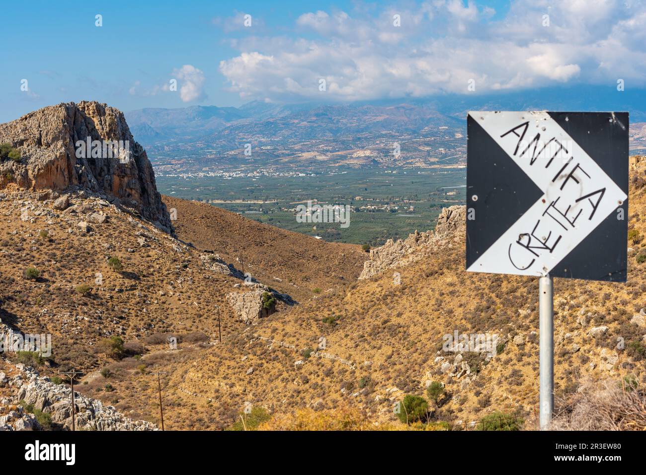 Straßenschild in den Bergen von Kreta Stockfoto