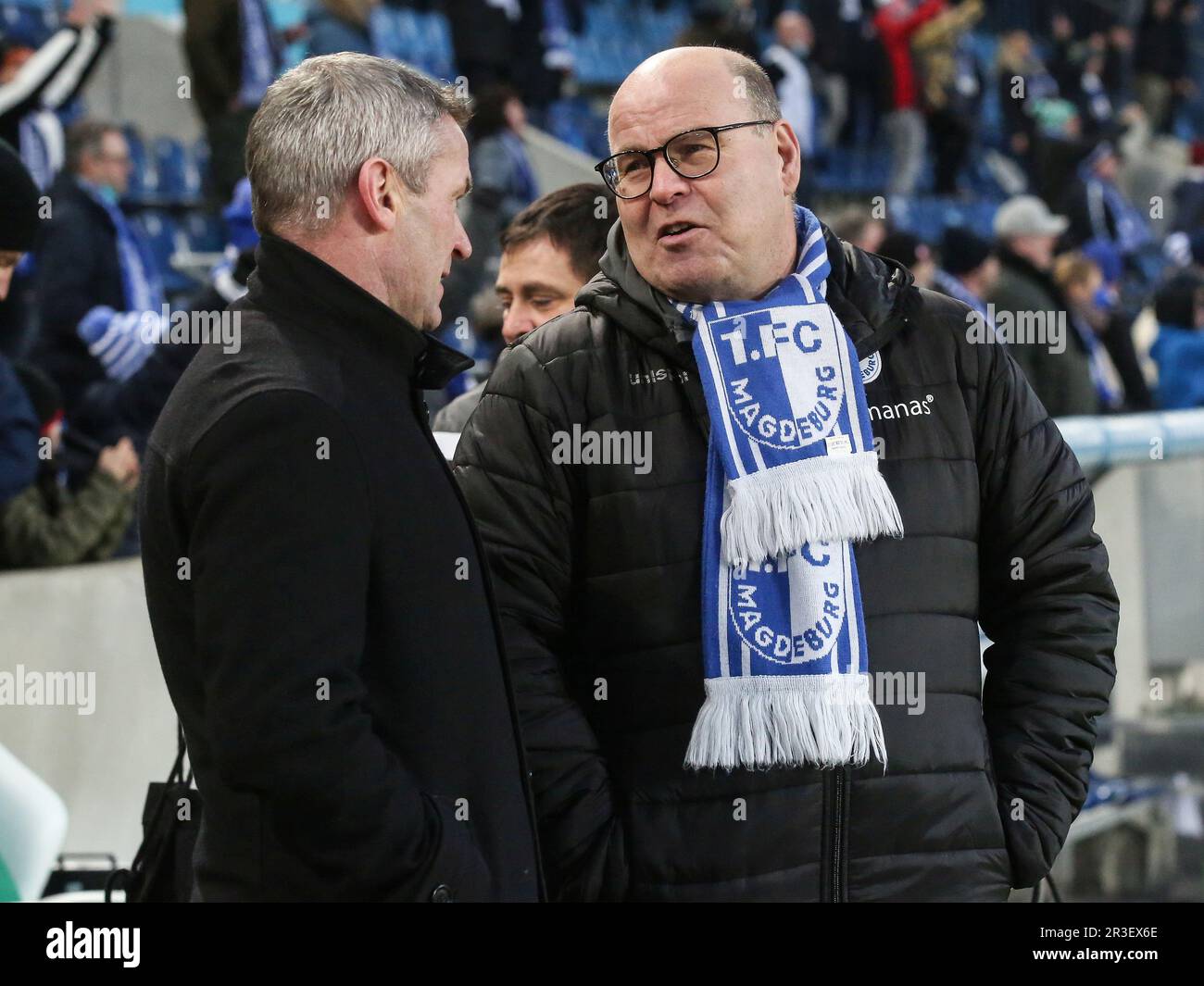 Mario Kallnik und Dr. JÃ¶rg Biastoch 1. FC Magdeburg Fußball 3. Liga 19. Spieltag Saison 2021-2022 1. FC Magdeburg vs. VfL OsnabrÃ Stockfoto