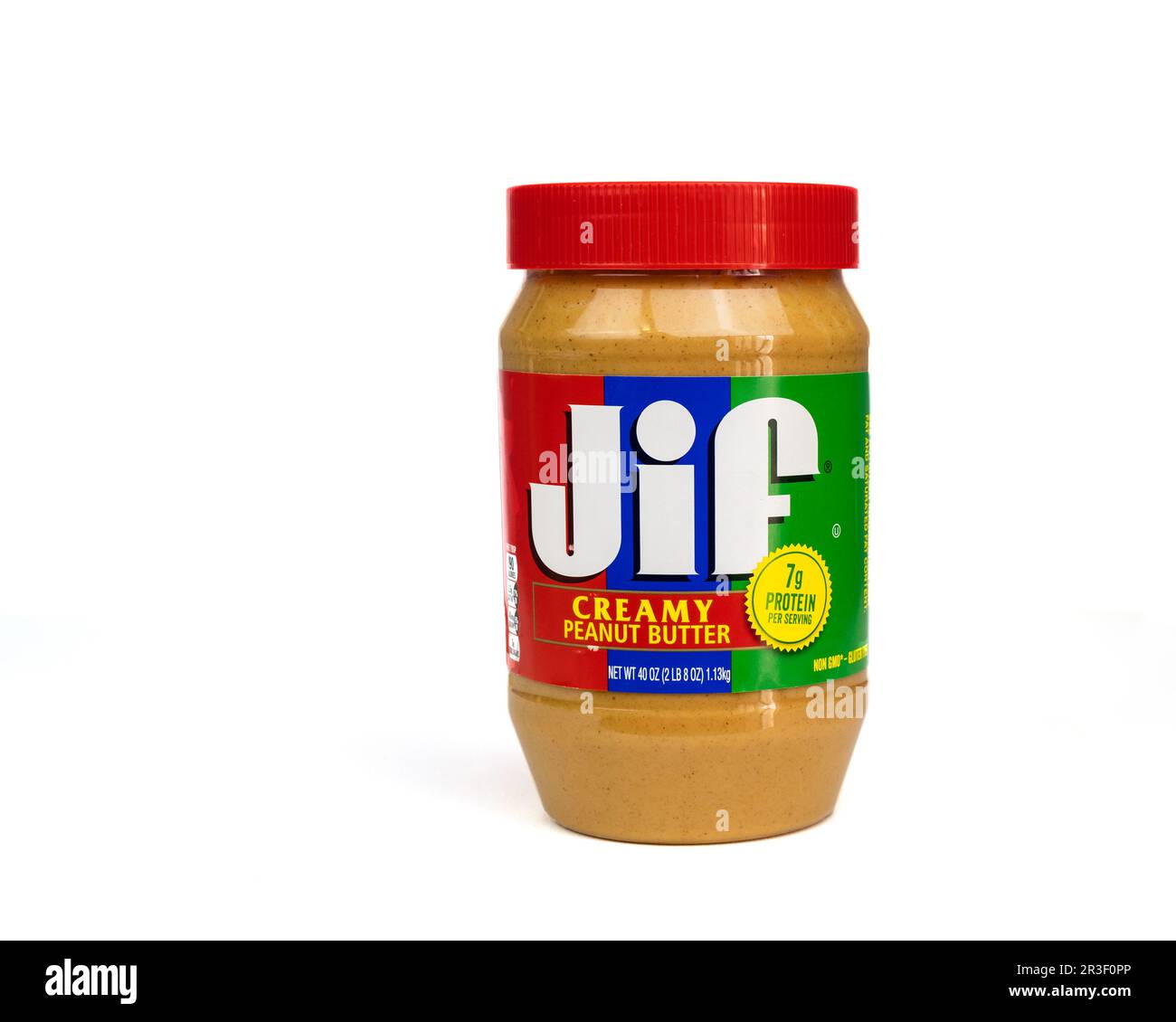 Cremige Erdnussbutter der Marke JIF auf weißem Hintergrund, USA. Stockfoto