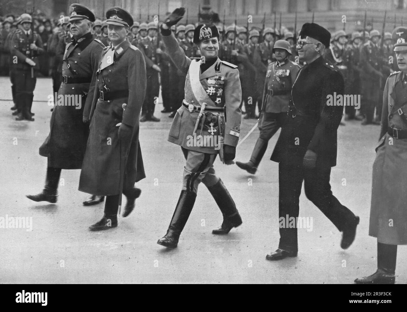 1936 ein seltenes Bild des Besuchs des faschistischen Außenministers Galeazzo Ciano in Deutschland, der ersten Kontakte für das unglückliche nationalfaschistische Bündnis Stockfoto