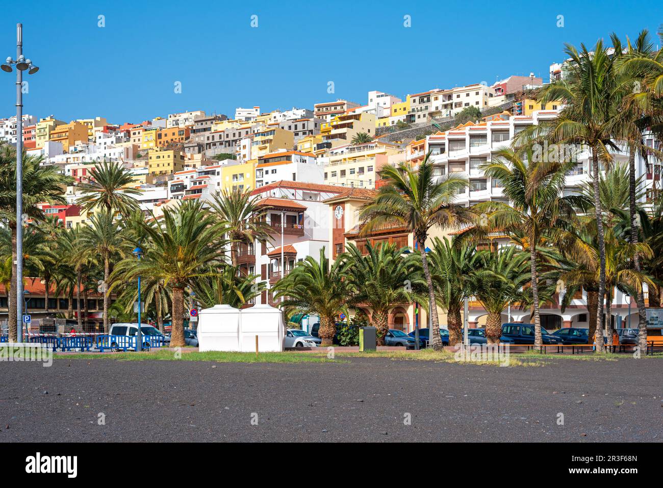 Der schwarze vulkanische Sandstrand Playa de San Sebastian auf La Gomera Stockfoto