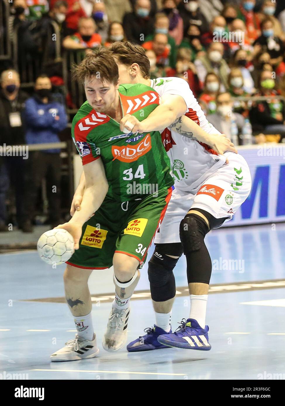 Duell Michael Damgaard SC Magdeburg mit GWD Minden SC Magdeburg - GWD Minden Handball Männer DHB Cup Quarterfinal Season 2021-2022 Stockfoto