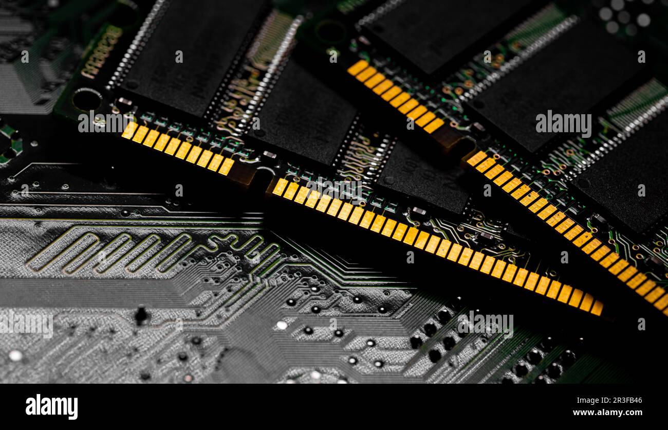 Makro-Nahaufnahme des Computer-RAM-Chips und der Hauptplatine Stockfoto