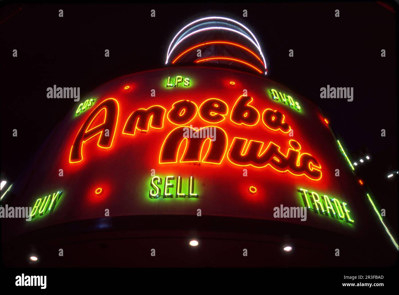 Neonschild vor dem Amoeba Music Store in Hollywood, CA Stockfoto