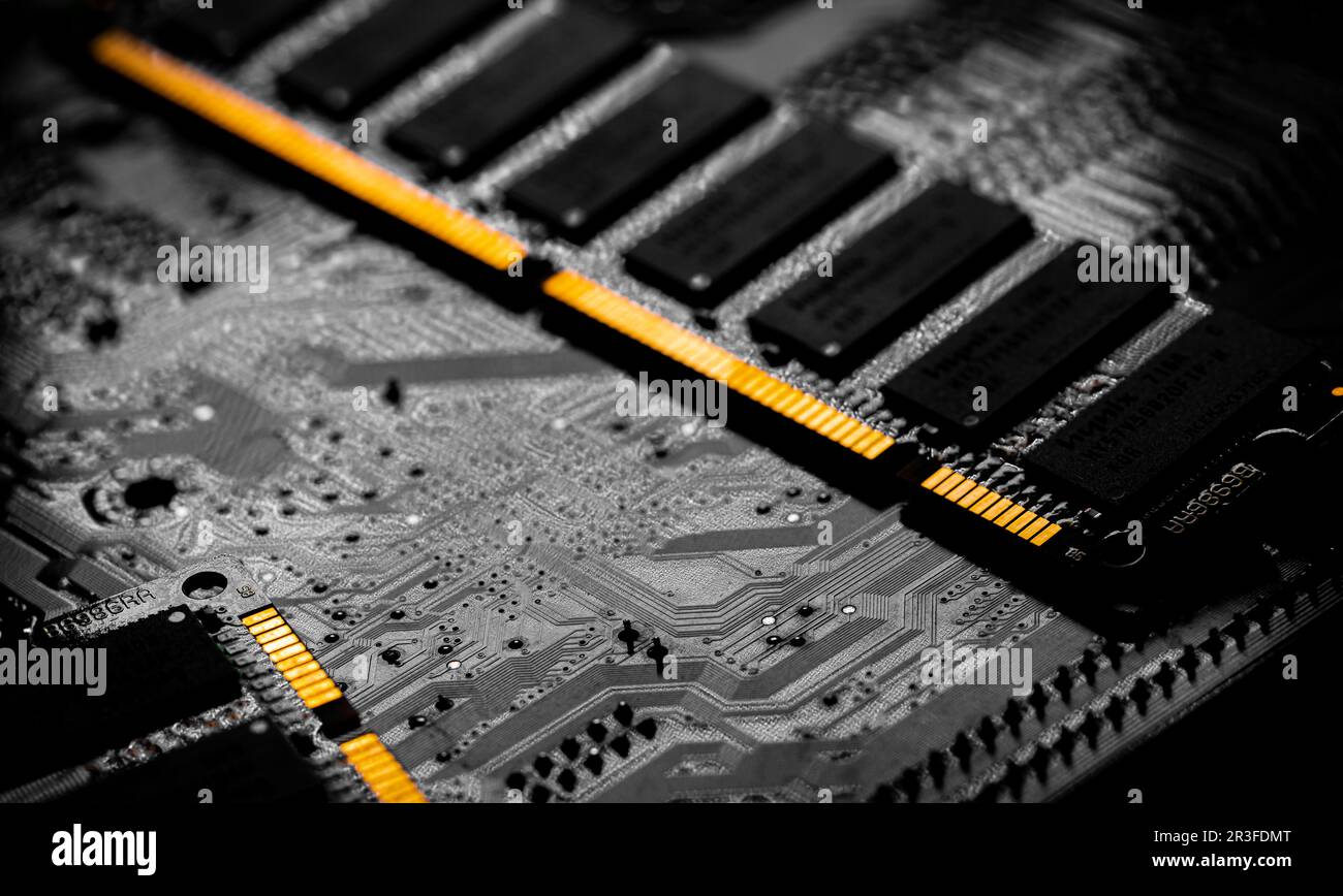 Makro-Nahaufnahme des Computer-RAM-Chips und der Hauptplatine Stockfoto