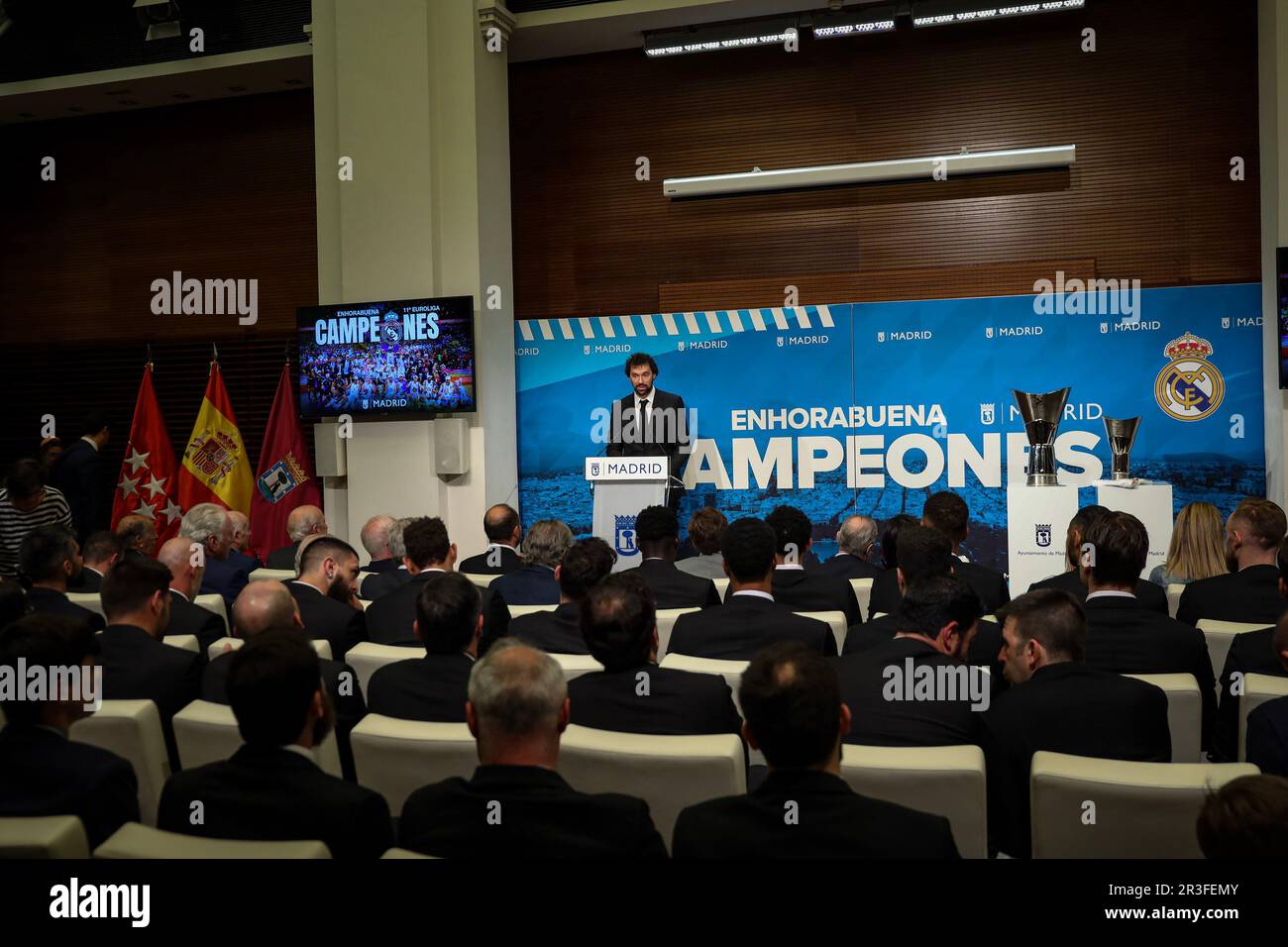 Madrid, Spanien. 23. Mai 2023. Sergio Llull, Real Madrid Basketballspieler, hält während der Zeremonie Reden. Der Basketball Real Madrid erreichte seinen elften Europameistertitel, den höchsten kontinentalen Wettkampf, nachdem er die griechische Olympiakos 78-79 in einem Finale in der Zalgirio Arena in Kaunas (Litauen) besiegt hatte. (Foto: David Canales/SOPA Images/Sipa USA) Guthaben: SIPA USA/Alamy Live News Stockfoto