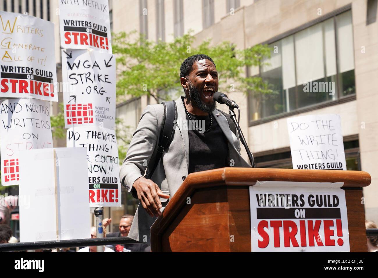 New York, New York, USA. 23. Mai 2023. Jumaane Williams in Anwesenheit der Writers Guild of America WGA Rally in The Rock, NBCUniversal Offices in 30 Rock, New York, NY, 23. Mai 2023. Kredit: Kristin Callahan/Everett Collection/Alamy Live News Stockfoto