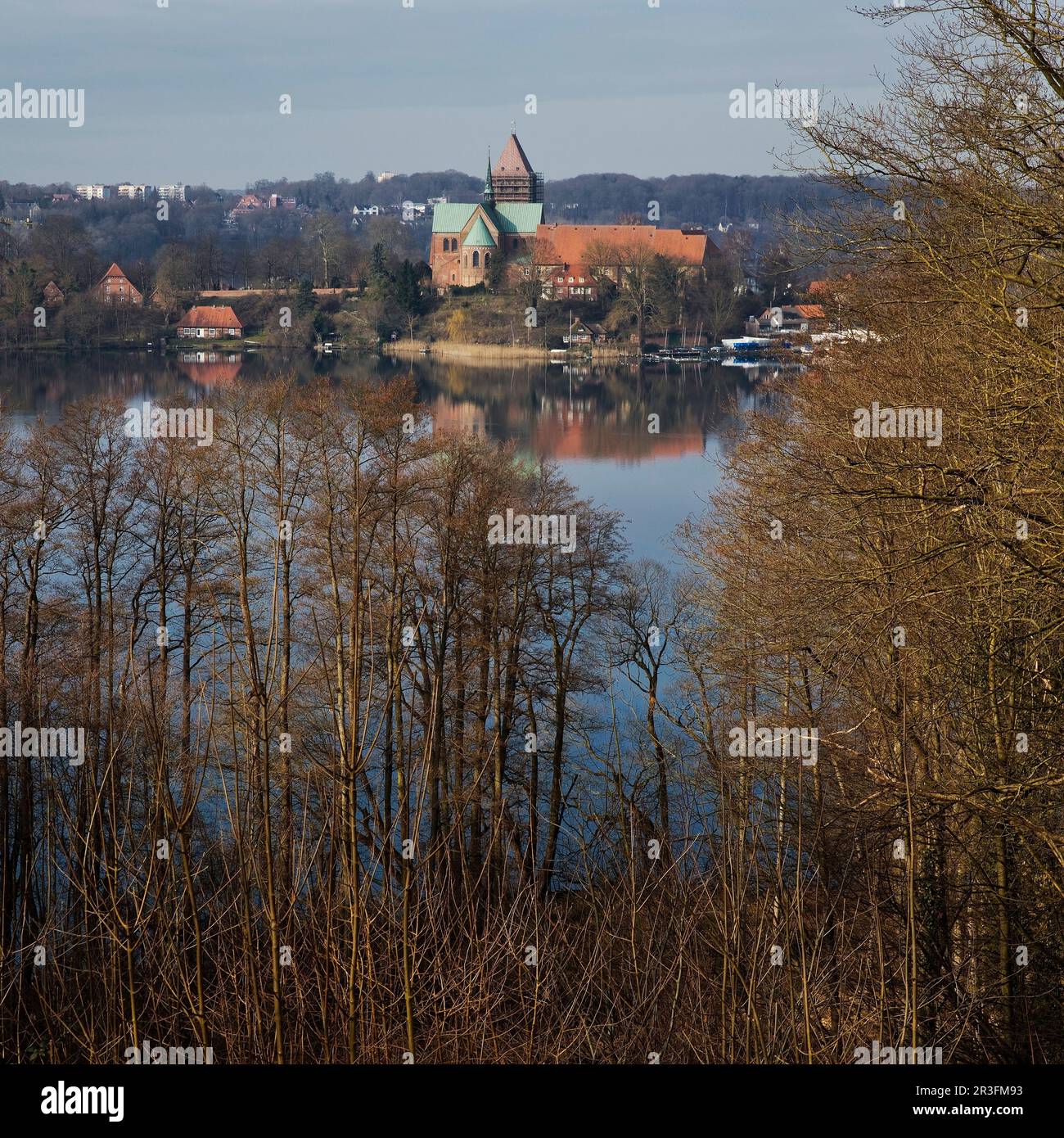 Wunderschöne Aussicht auf Ratzeburg mit Domsee und Dom, Baek, Deutschland, Europa Stockfoto