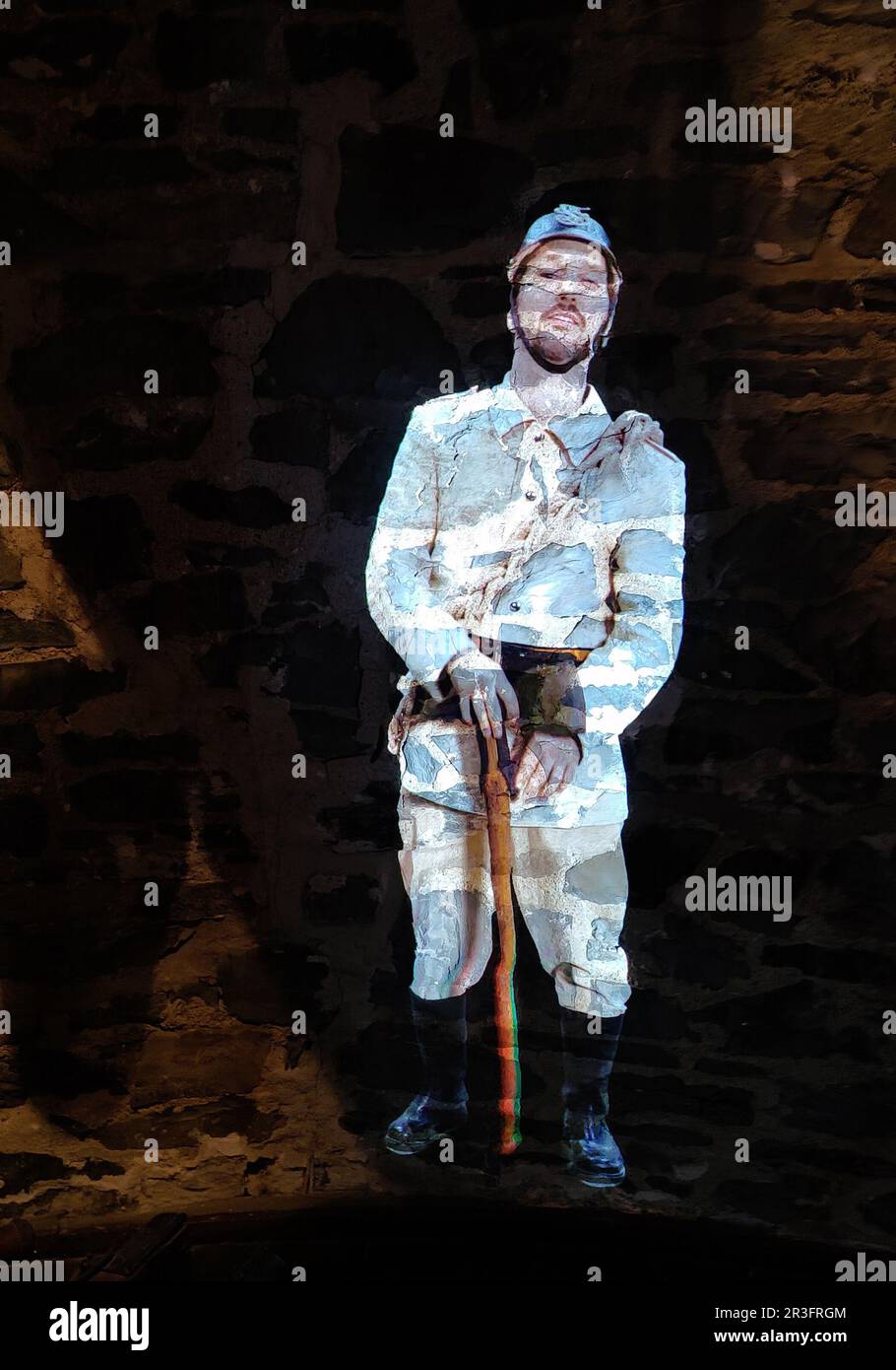 Projektion eines historischen Feuerwehrmanns im Burgmuseum von Altena, Altena, Deutschland, Europa Stockfoto