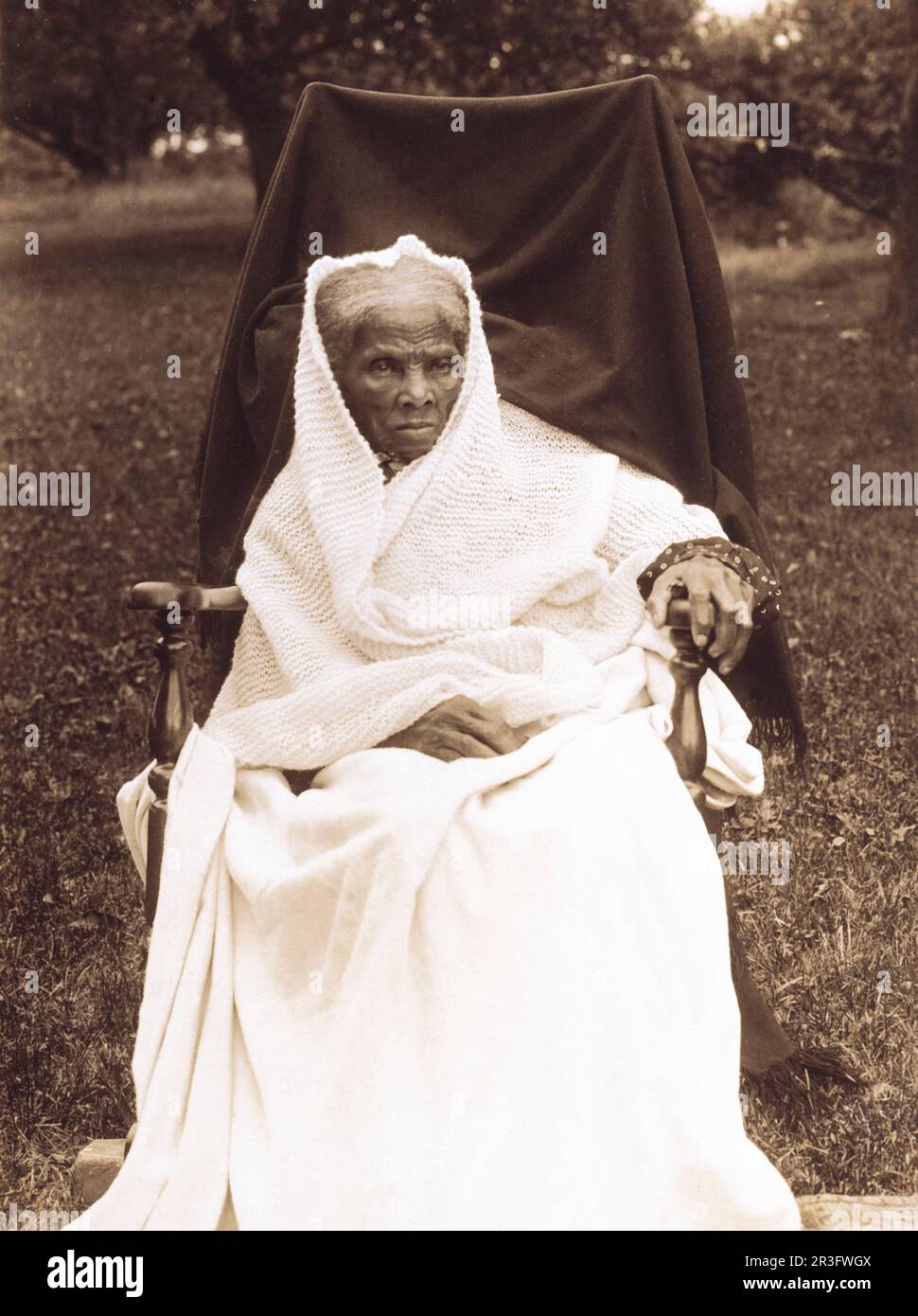 Ein langes Porträt von Harriet Tubman auf einem Stuhl. Stockfoto