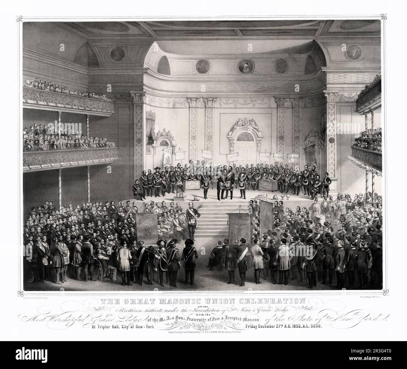 Die Printmedien zeigen Freimaurer, die sich in einer großen Halle für eine Zeremonie in New York City versammelt haben. Stockfoto