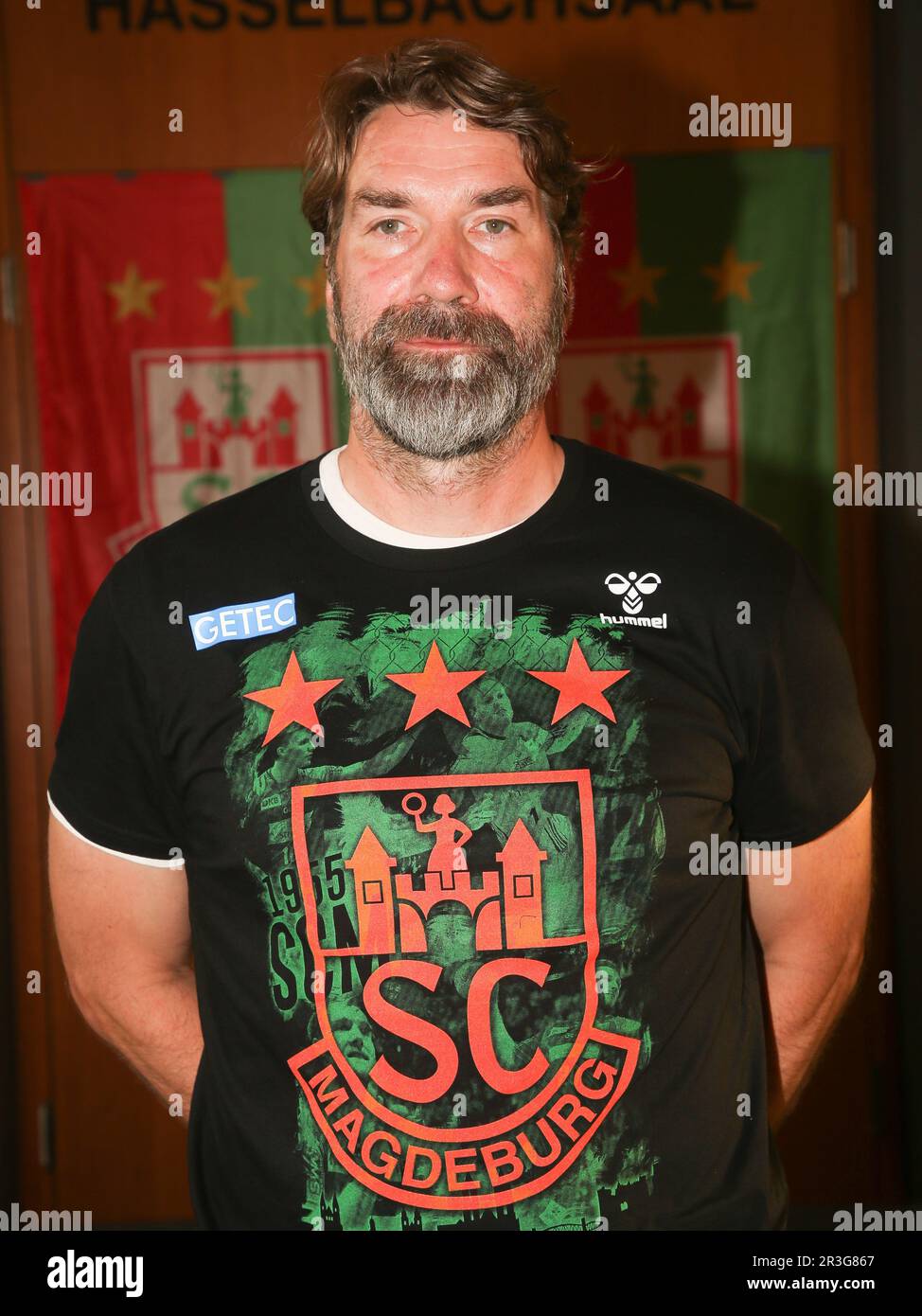 Office Manager Steffen Stiebler SC Magdeburg im deutschen Handballmeister 2022 T-Shirt Stockfoto