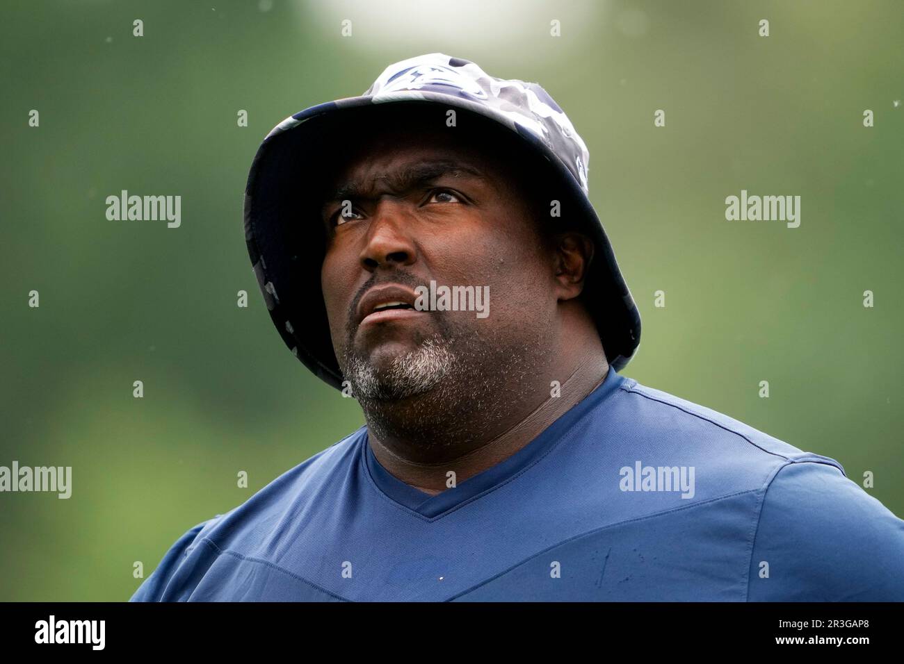 Seattle Seahawks defensive coordinator Clint Hurtt walks off the field after team activities Monday, May 22, 2023, at the team's NFL football training facility in Renton, Wash. (AP Photo/Lindsey Wasson) Stockfoto