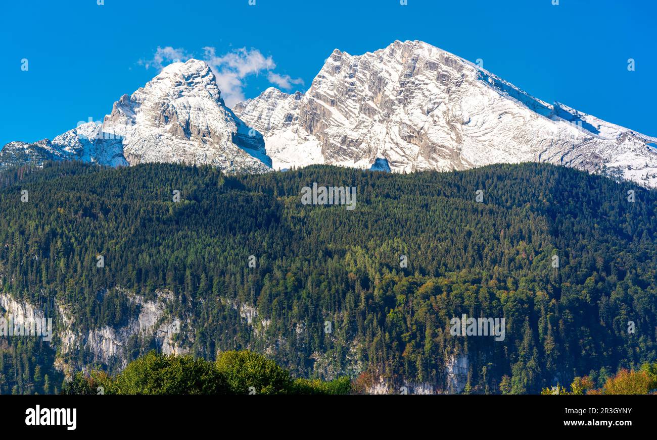 Das Watzmann-Massiv mit dem Watzmann-Mittelgipfel ist der dritthöchste Berg Deutschlands Stockfoto