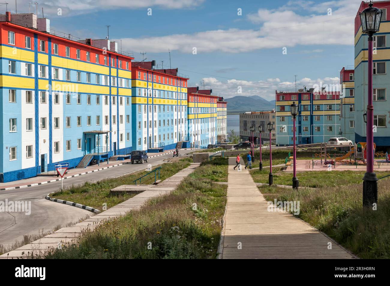 Farbige Wohnungen, sibirische Stadt Anadyr, Provinz Chukotka, Russischer Fernost Stockfoto