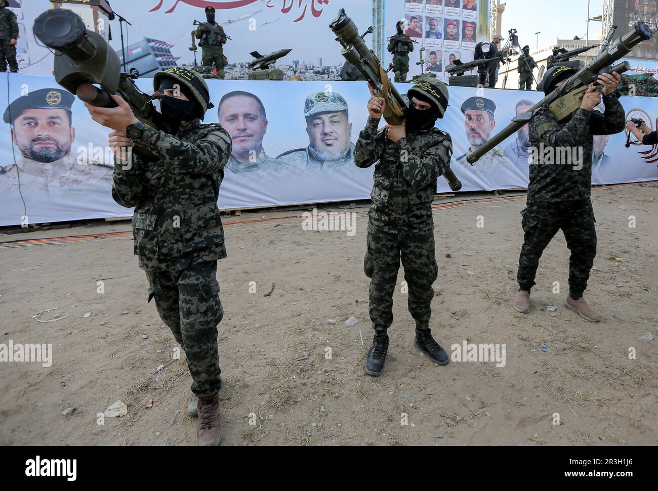 Gaza, Palästina. 19. Mai 2023. Islamische Dschihad-Kämpfer nehmen an einem Gedenken an bewaffnete Führer und Aktivisten Teil, die Israel in den fünftägigen Kämpfen in Gaza-Stadt getötet hat. (Foto: Yousef Masoud/SOPA Images/Sipa USA) Guthaben: SIPA USA/Alamy Live News Stockfoto