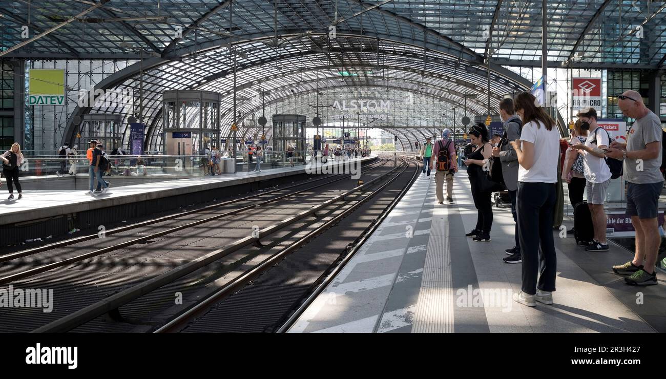 Berlin Hauptbahnhof, oberer S-Bahnsteig, Stadtbahn, Berlin, Deutschland, Europa Stockfoto