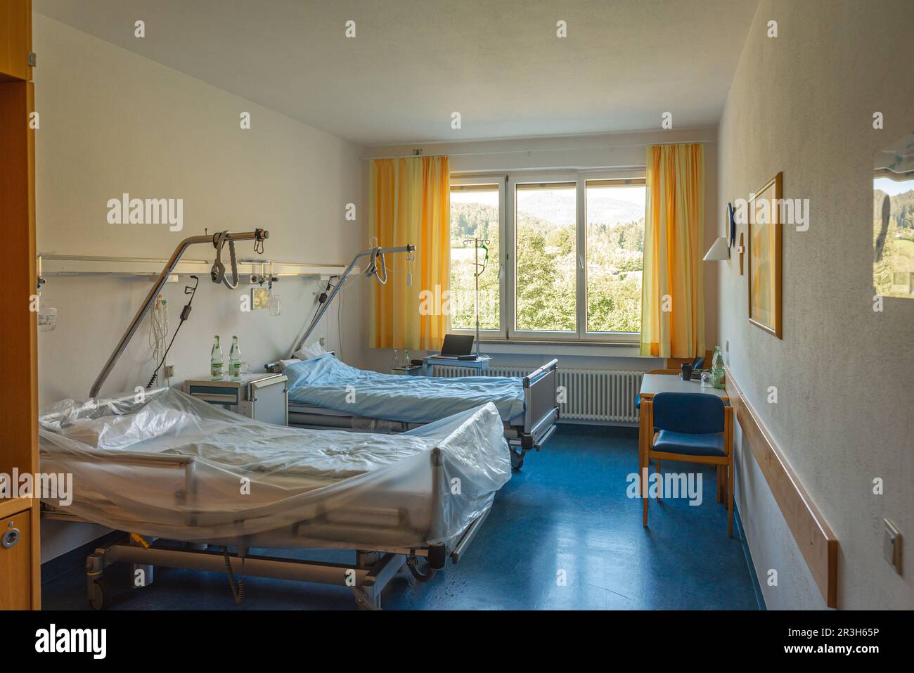 Zweibettzimmer im Krankenhaus Berchtesgaden Stockfoto