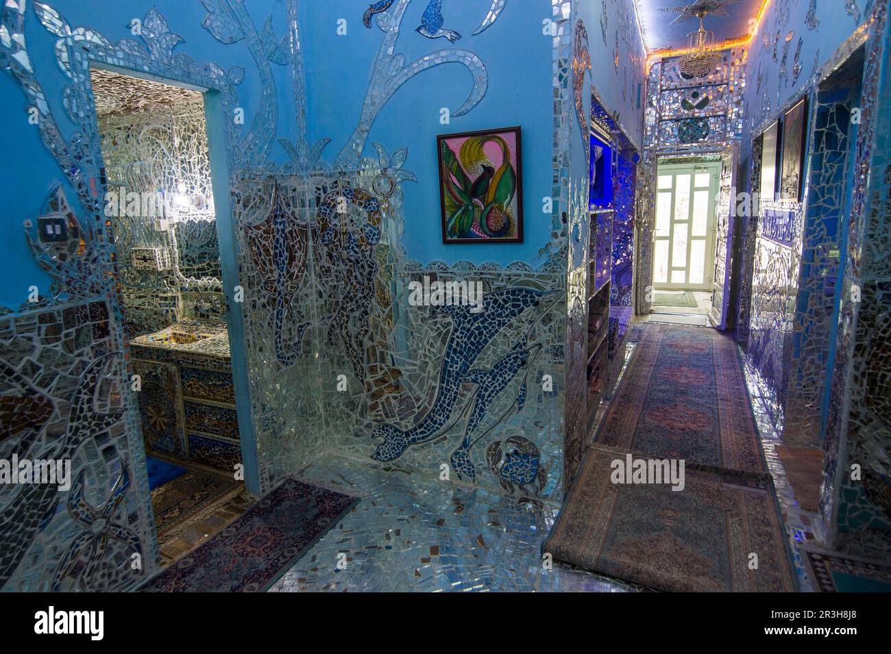 Mit Spiegeln überzogene Wände im Spiegelhaus, Kuwait City, Kuwait Stockfoto