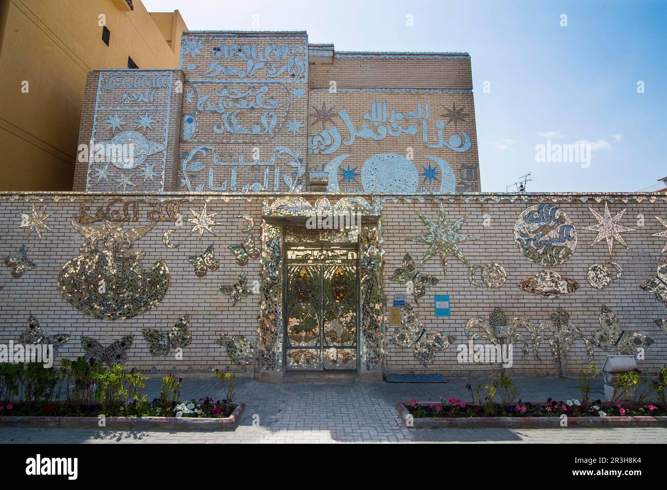 Mit Spiegeln überzogene Wände im Spiegelhaus, Kuwait City, Kuwait Stockfoto