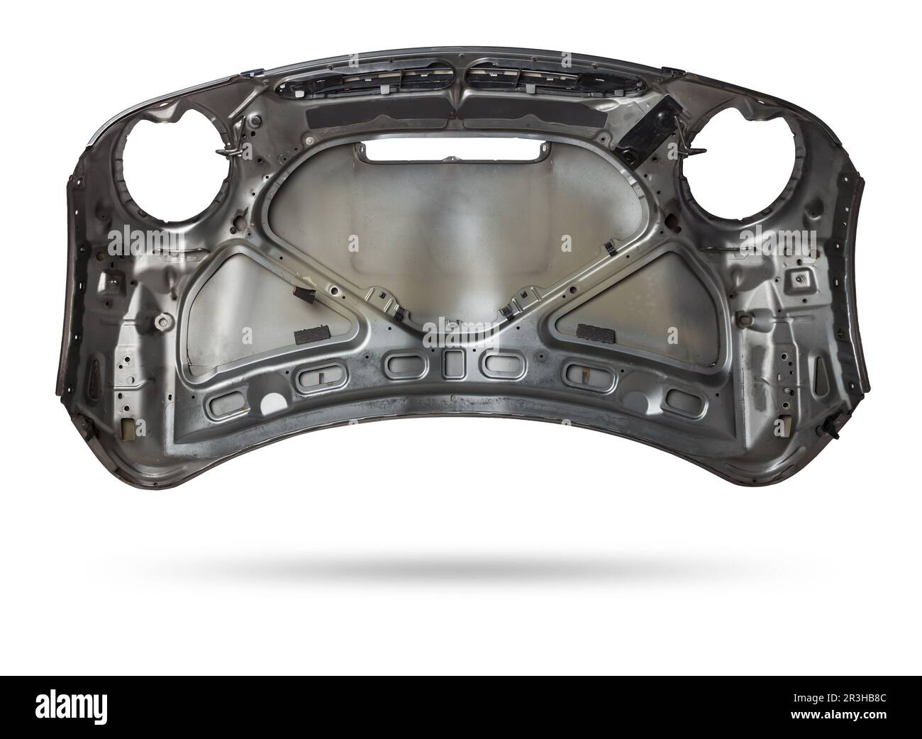 Graue Eisenhaube auf isoliertem Hintergrund in einem Fotostudio separat nach Färben und Glätten. Haube in einem zu verkäuflichen Autoservice. Stockfoto