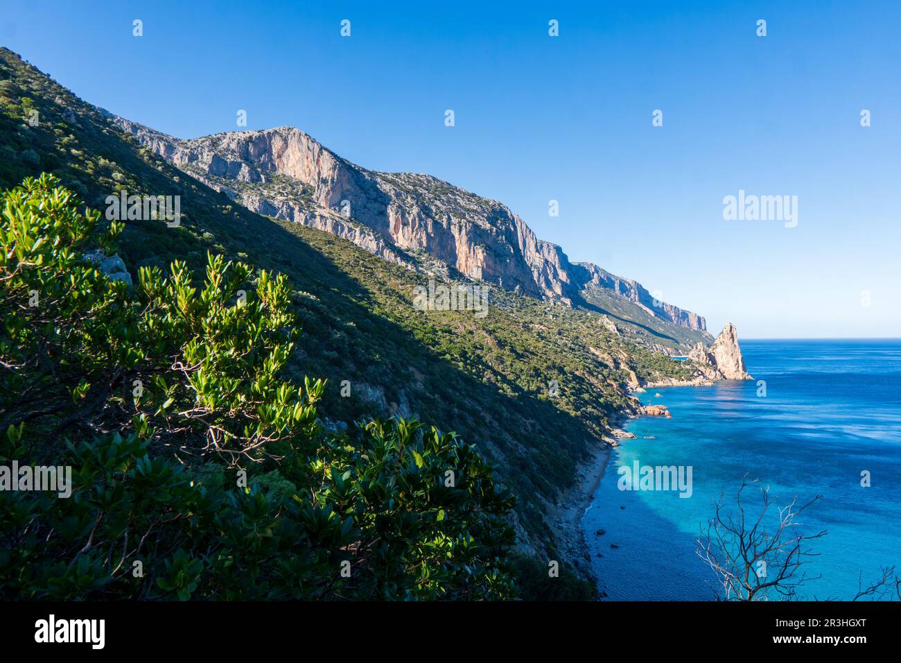 Felsenspitze "Pedra Longa" im Golf von Orosei bei Santa Maria Navarrese, kleines Seedorf in Ogliastra (Sardinien, Italien) Stockfoto