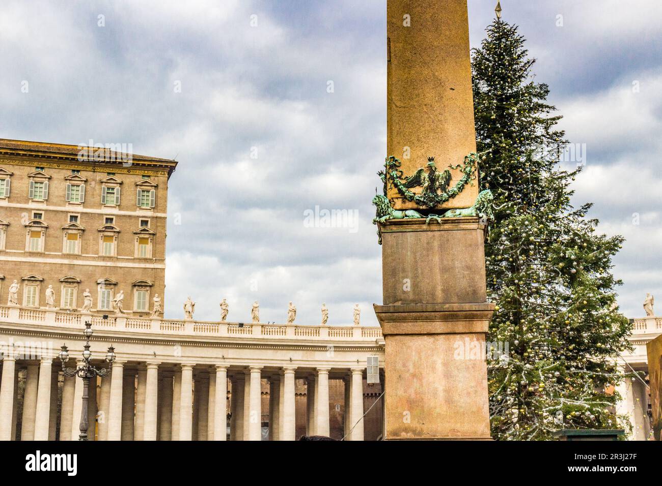 Weihnachtsbaum auf dem Petersplatz in der Vatikanstadt Stockfoto