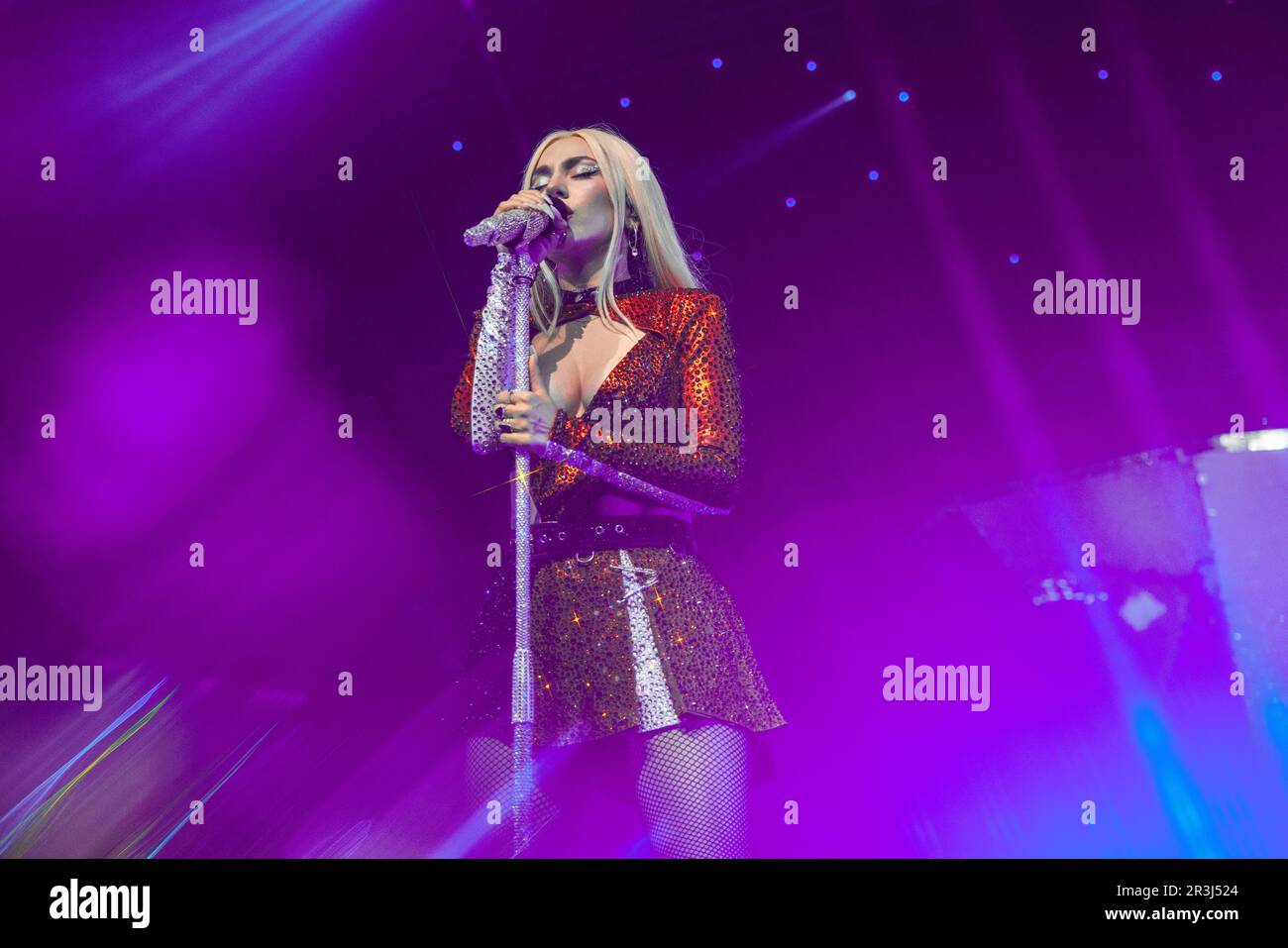 Mailand, Italien, 15. Mai 2023. Die amerikanische Popsängerin Ava Max tritt live im Fabrique in Mailand auf. Credits: Maria Laura Arturi / Alamy Live News Stockfoto