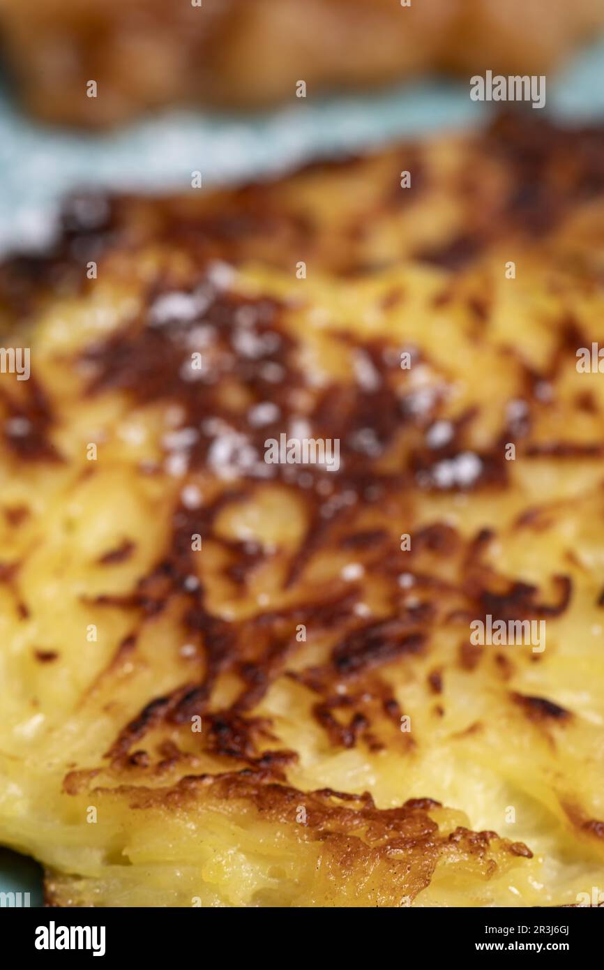 Bayrische Süßigkeit rösti auf dem Teller Stockfoto