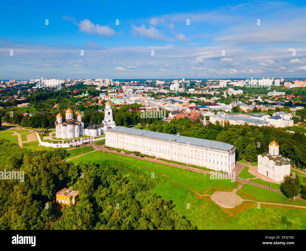 Dormition oder Heilige Himmelfahrt Kathedrale und St. Demetrius Kathedrale Luftpanorama in Vladimir Stadt, Goldener Ring von Russland Stockfoto