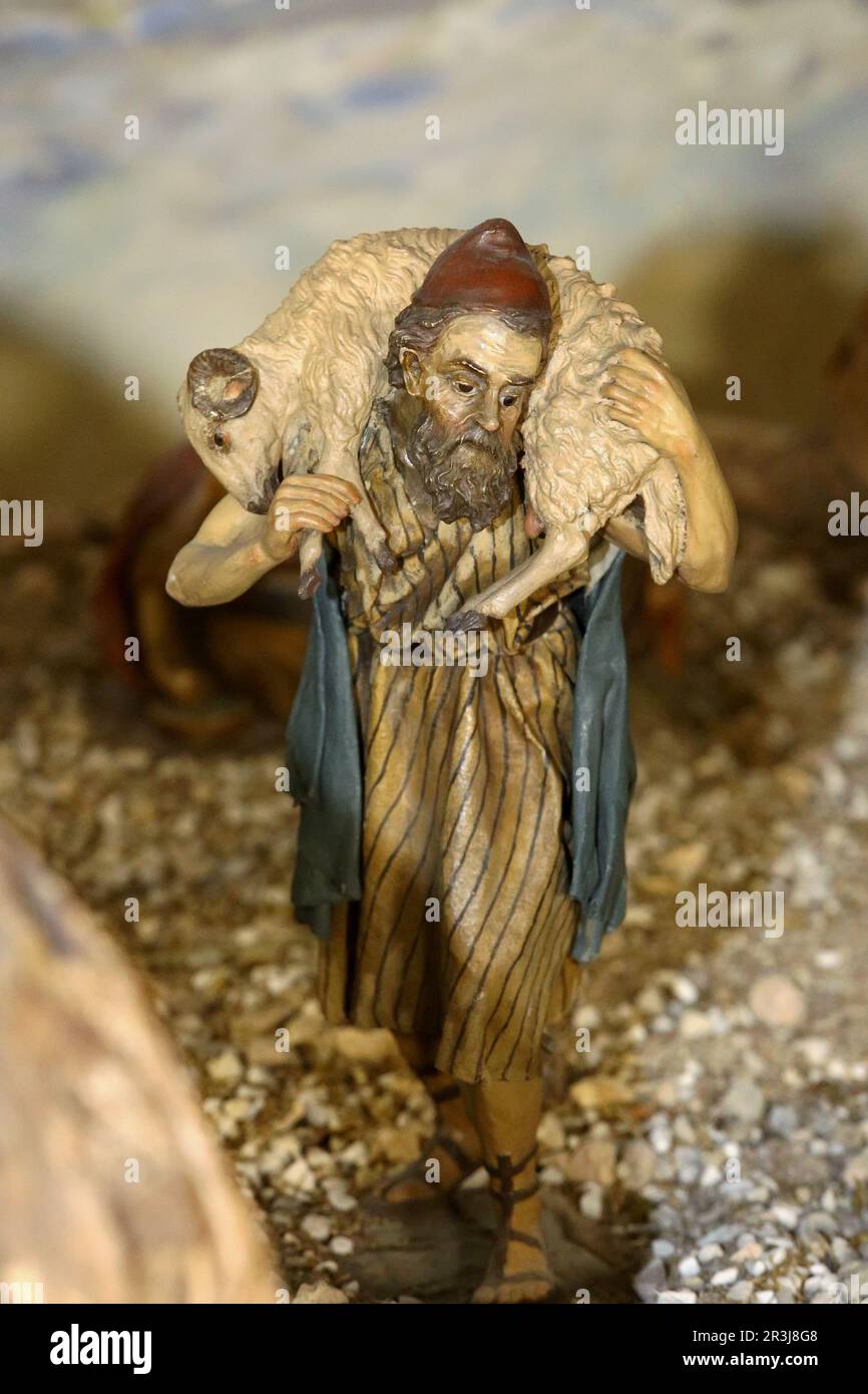 Krippenfigur, Hirte mit Schafen Stockfoto