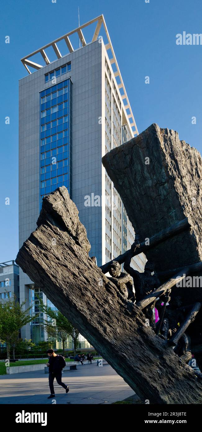 Miners' Monument Steilspeicher, Bildhauer Max Kratz, vor Evonik Industries, Essen, Deutschland Stockfoto