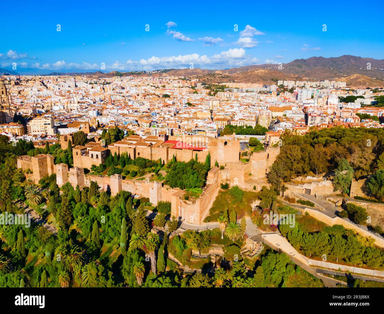 Malaga Alcazaba – Panoramablick aus der Vogelperspektive. Alcazaba ist eine arabische Festung in Malaga in der andalusischen Gemeinde in Spanien. Stockfoto