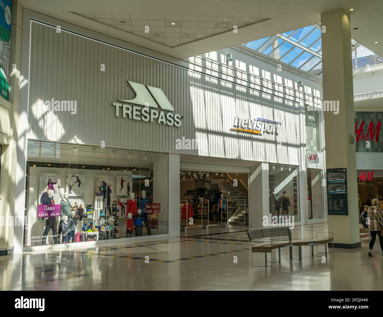 Neues Outdoor Sport- und Bekleidungsgeschäft im Waterside Shopping Centre in Lincoln City, Lincolnshire, England, großbritannien, Stockfoto