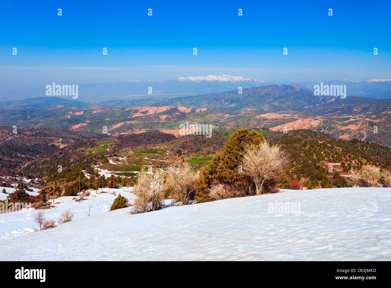 Chimgan im Tian Shan- oder Tengri Tagh-Gebirge in der Nähe der Stadt Taskent in Usbekistan in Zentralasien Stockfoto