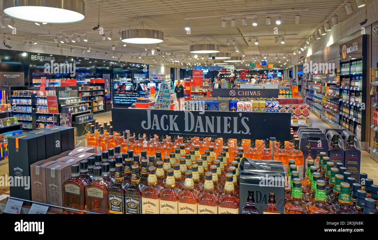 Duty Free Shops in Bodrum, Milas Airport (BJV) International Terminal eröffnet 2013 in Provinz Mugla, Türkei. Stockfoto