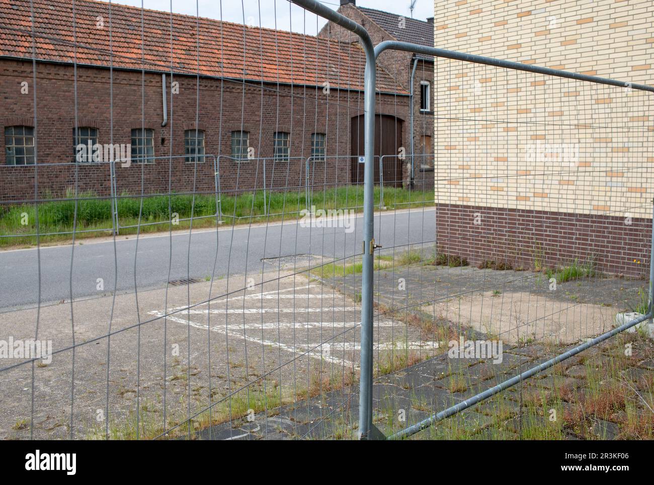 Verlassenes Dorf Manheim in der Nähe der Braunkohle Hambach im Frühjahr 2023 Stockfoto
