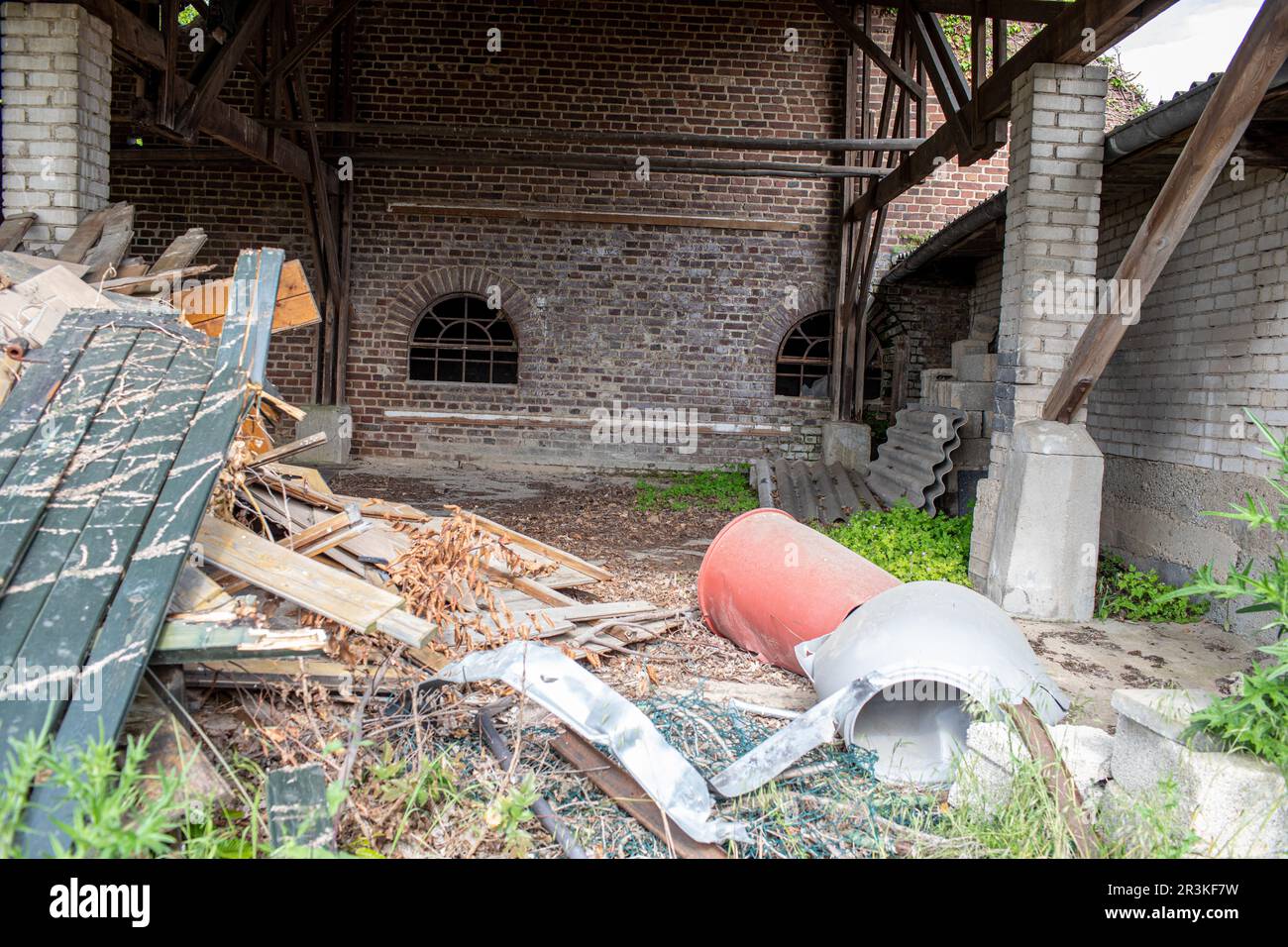 Verlassenes Dorf Manheim in der Nähe der Braunkohle Hambach im Frühjahr 2023 Stockfoto