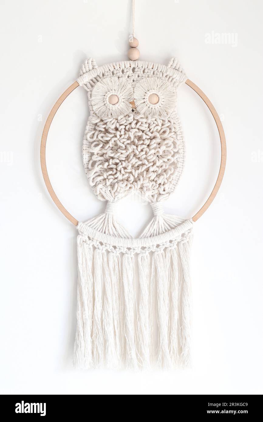 Handgefertigte Eulenwand zum Aufhängen Stockfoto