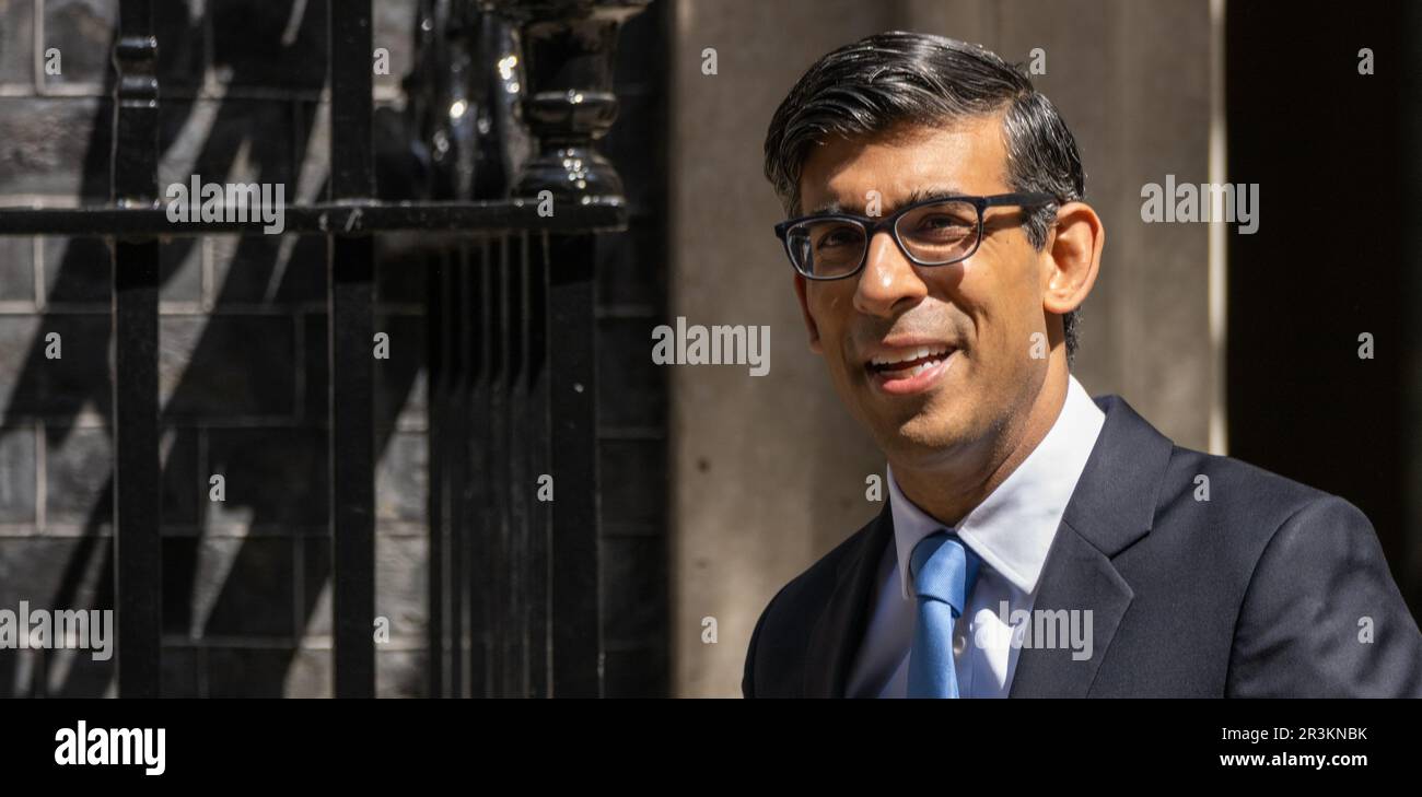 London, Großbritannien. 24. Mai 2023. Rishi Sunak, Premierminister, verlässt die Downing Street 10 für Fragen der Premierminister: Ian Davidson/Alamy Live News Stockfoto