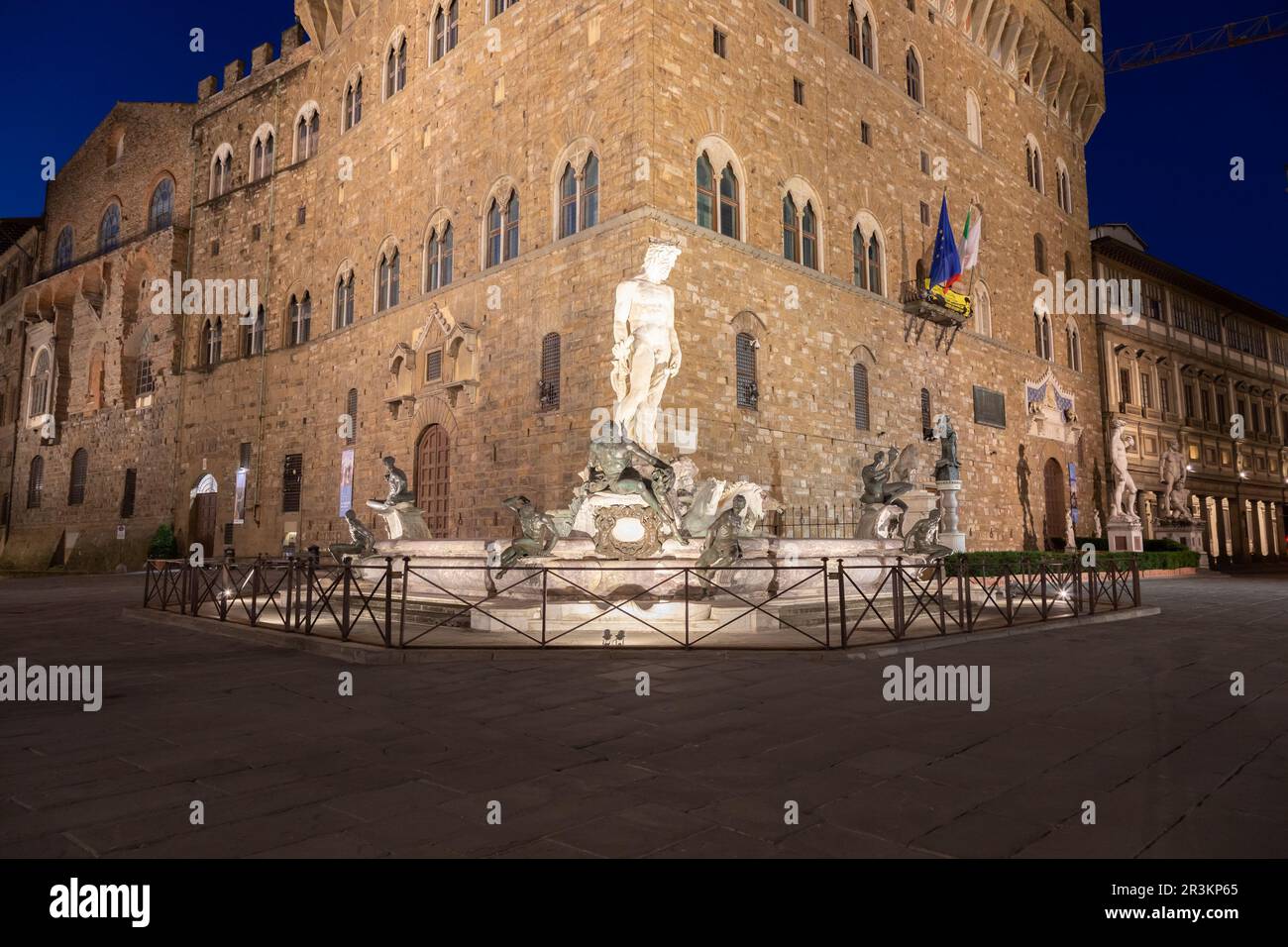 Architektur von Florenz bei Nacht beleuchtet, Piazza della Signoria - Piazza Signoria - Italien. Urbane Szene im Äußeren - niemand Stockfoto