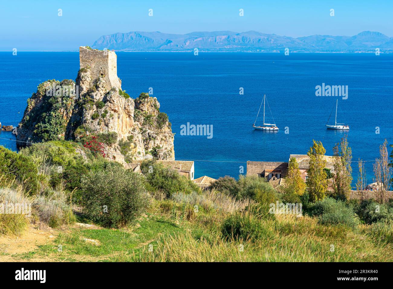 Wachturm der Tonnara von Scopello, der Torre della Tonnara in Sizilien Stockfoto