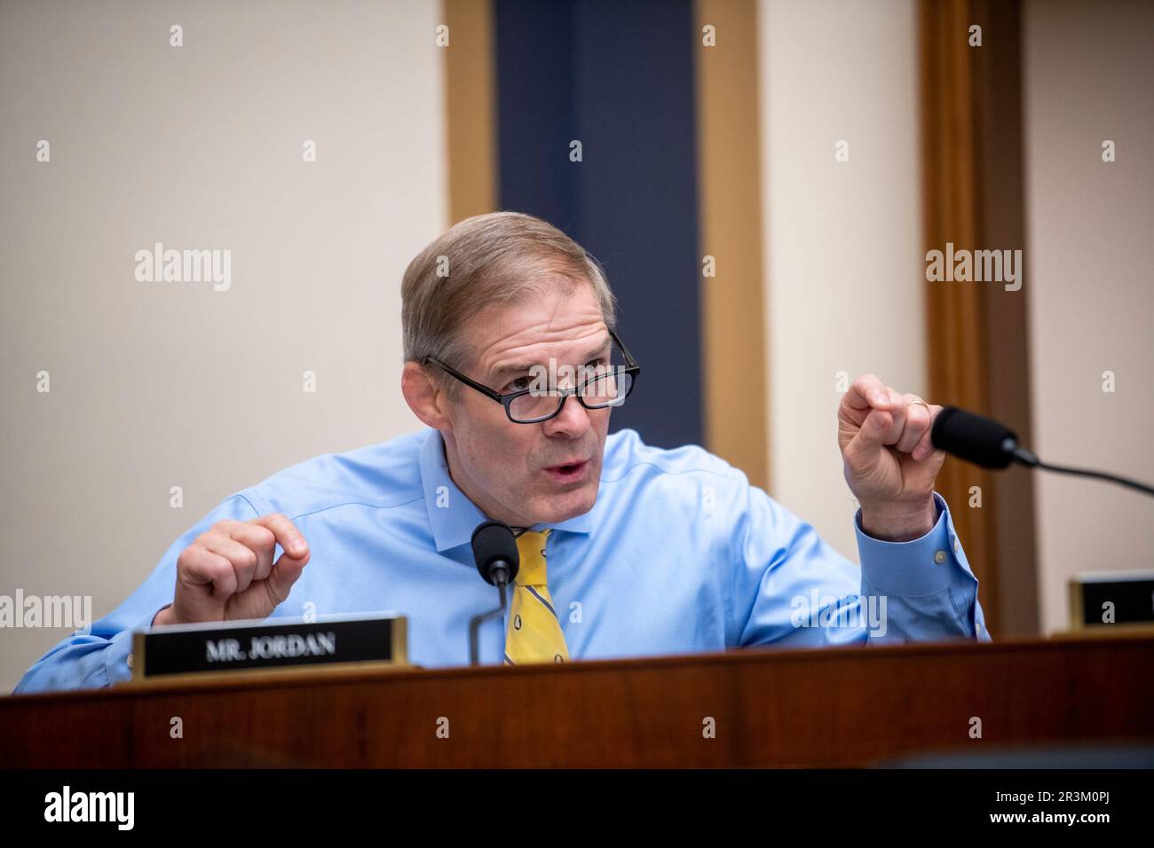 Washington, Vereinigte Staaten Von Amerika. 23. Mai 2023. Der Vertreter der Vereinigten Staaten, Jim Jordan (Republikaner von Ohio), hält während der Anhörung „The Biden Border Crisis: Part III“ im Rayburn House Office Building in Washington, DC, am Dienstag, den 23. Mai 2023, eine Rede. Kredit: Rod Lamkey/CNP/Sipa USA Kredit: SIPA USA/Alamy Live News Stockfoto