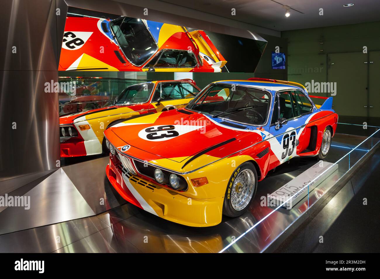 München, 08. Juli 2021: 1975 BMW 3,0 CSL Art Car im BMW Automobilmuseum in der Nähe des Olympiaparks in München Stockfoto