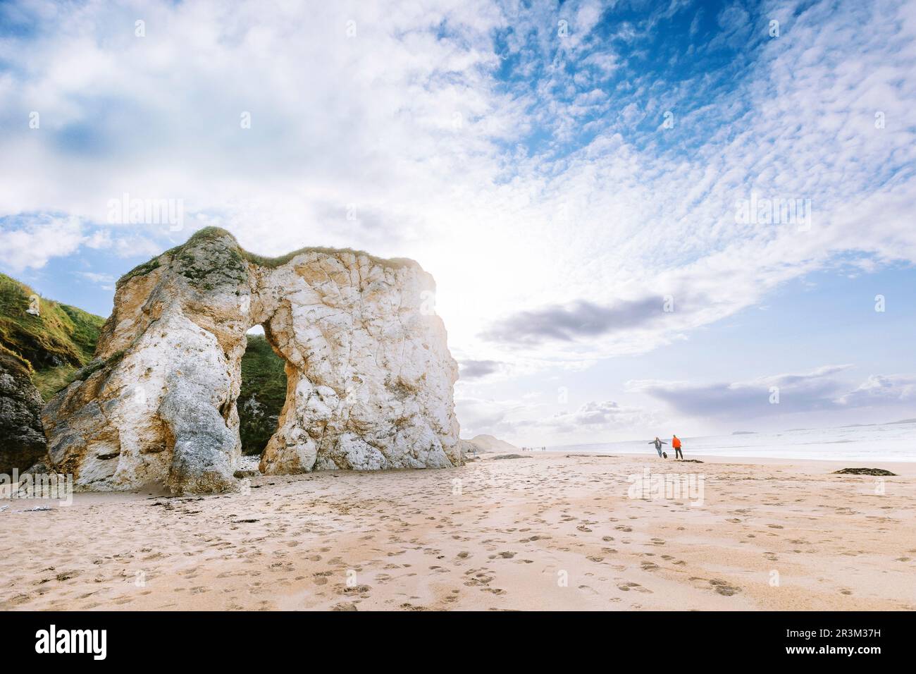 Sea Arch am White Rocks Beach, Portrush, Nordirland Stockfoto