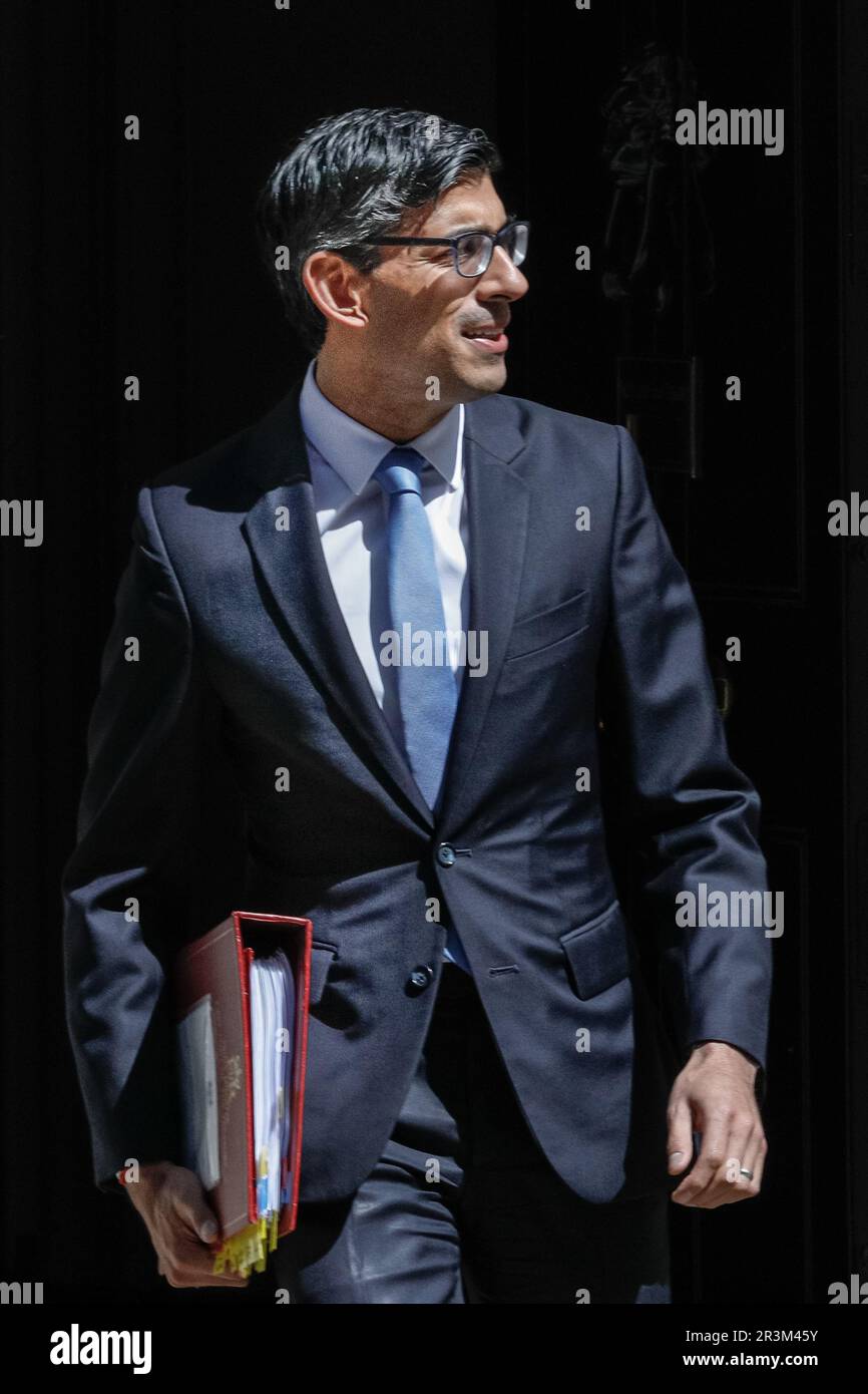 London, Großbritannien. 24. Mai 2023. Der britische Premierminister Rishi Sunak verlässt die Downing Street 10 für Fragen des Premierministers. Kredit: Imageplotter/Alamy Live News Stockfoto