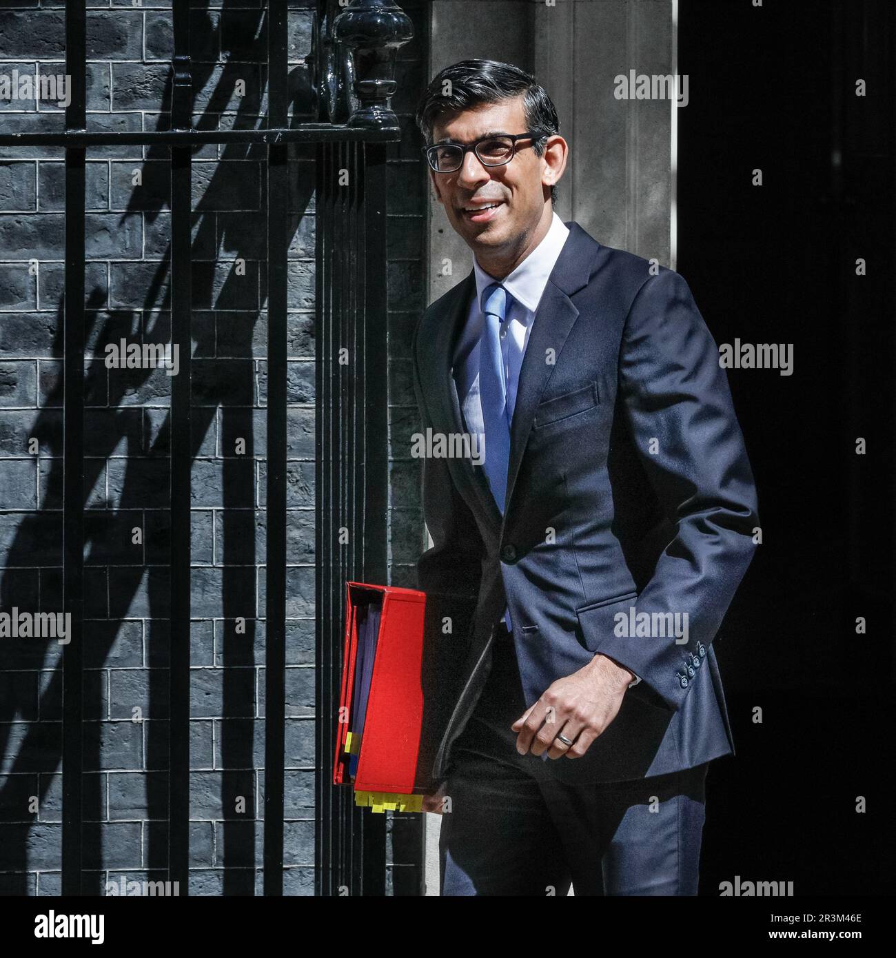 London, Großbritannien. 24. Mai 2023. Der britische Premierminister Rishi Sunak verlässt die Downing Street 10 für Fragen des Premierministers. Kredit: Imageplotter/Alamy Live News Stockfoto